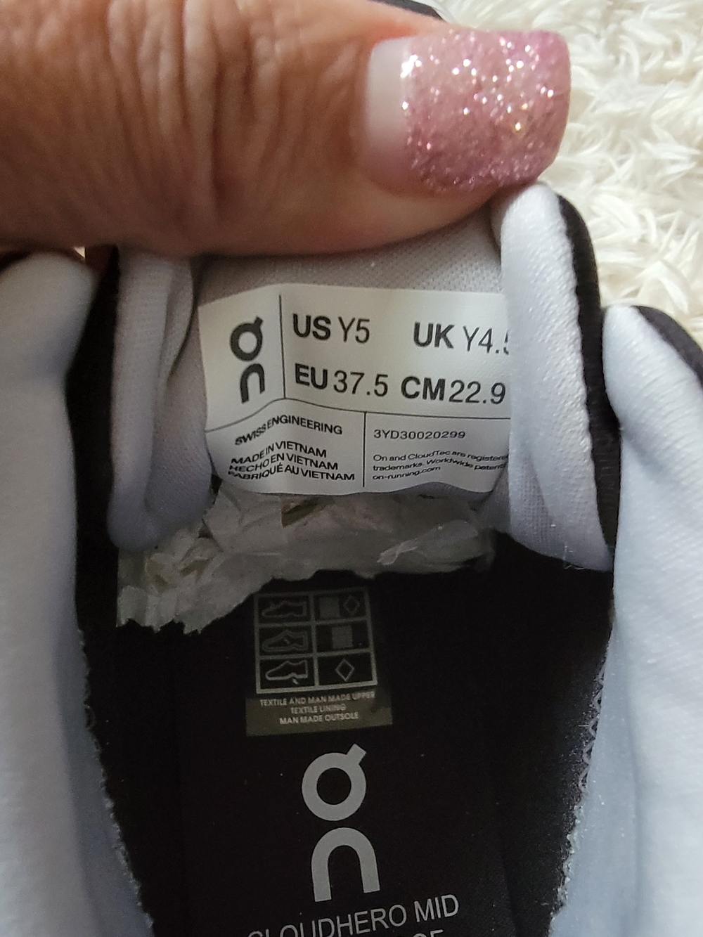 On Kid's Cloudhero Waterproof Mid-Top Trail Sneakers in Gray and White Sz Y5 - Picture 8 of 9